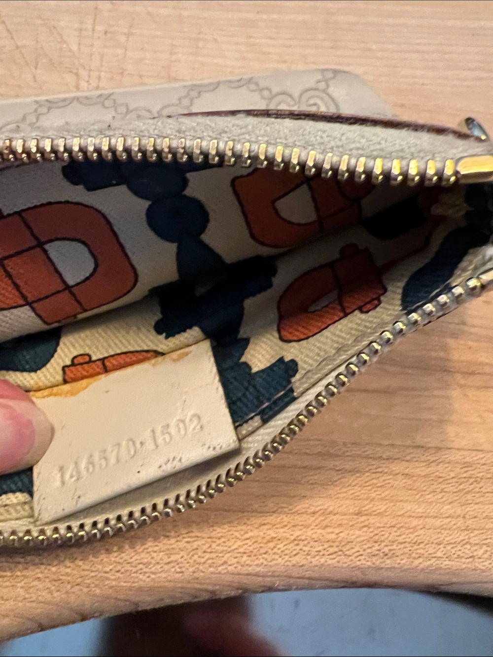 Gucci Cream Monogram Zip Wristlet - Picture 4 of 4